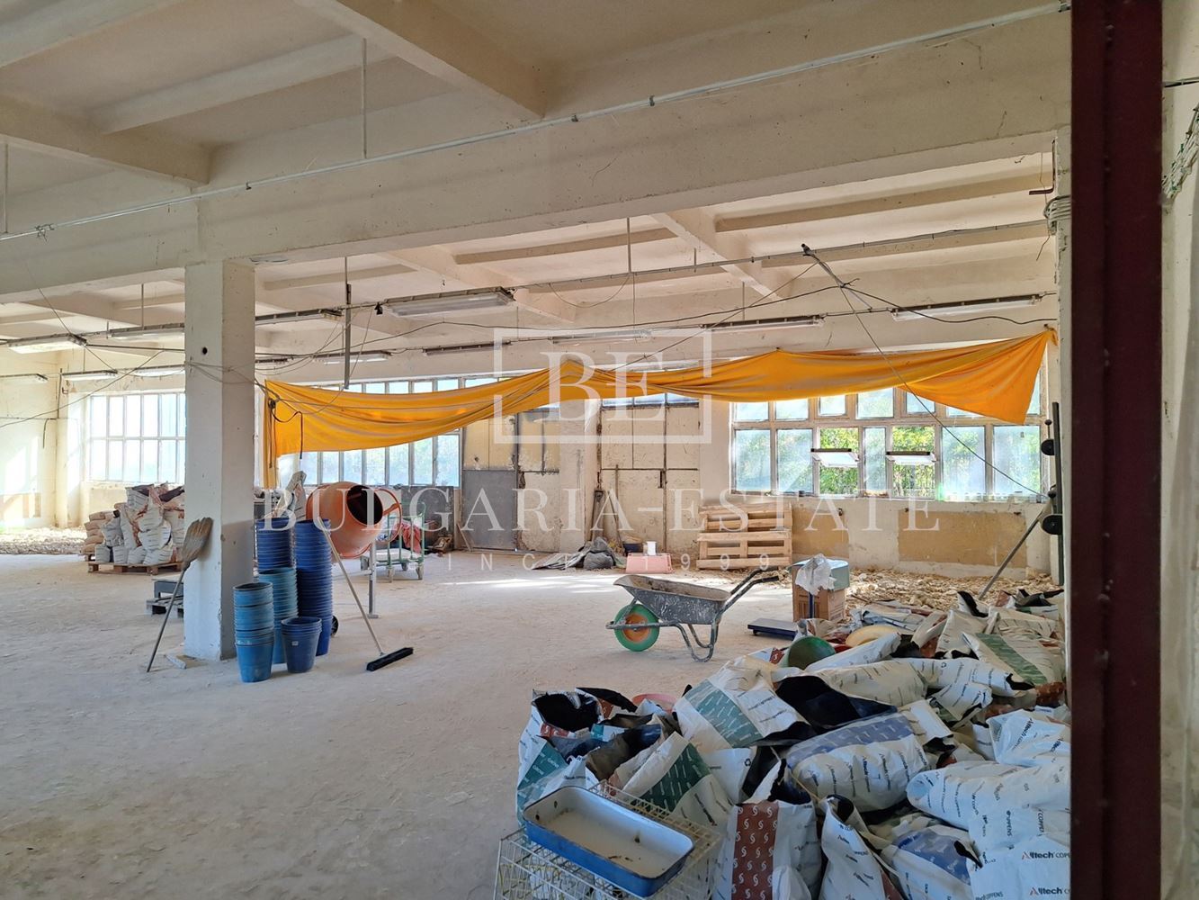 Exclusive offer of Bulgaria-Estate!!! Industrial building with 4 warehouses and plot 9 725 sq.m - 0