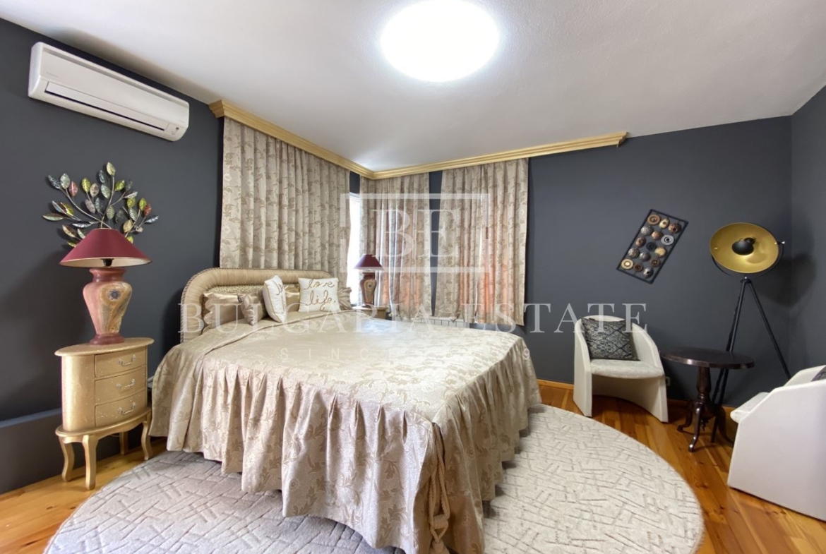 Роскошный дом с двором в деревне Рогачево - всего в 10 минутах от пляжей Албены! - 0