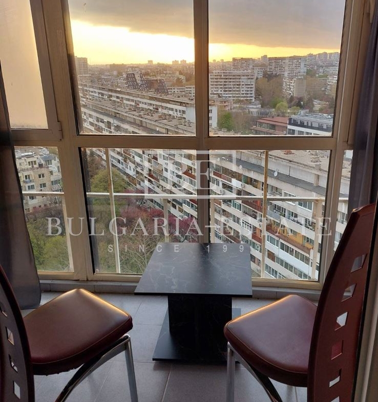 Панорамен тристаен апартамент под наем в кв. Чайка, гр. Варна – до Морската градина - 0