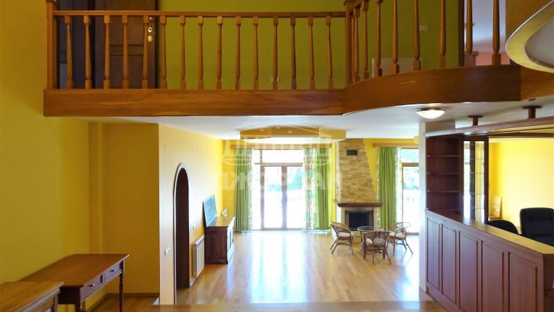 Haus auf 4 Etagen mit Panoramablick, 1250m2 m2, 600m2 Hof, Trakata - 0