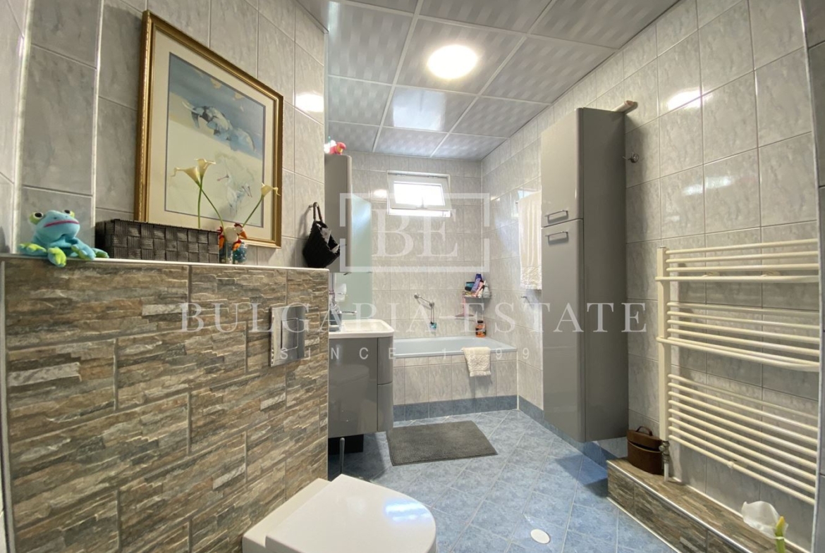 Роскошный дом с двором в деревне Рогачево - всего в 10 минутах от пляжей Албены! - 0