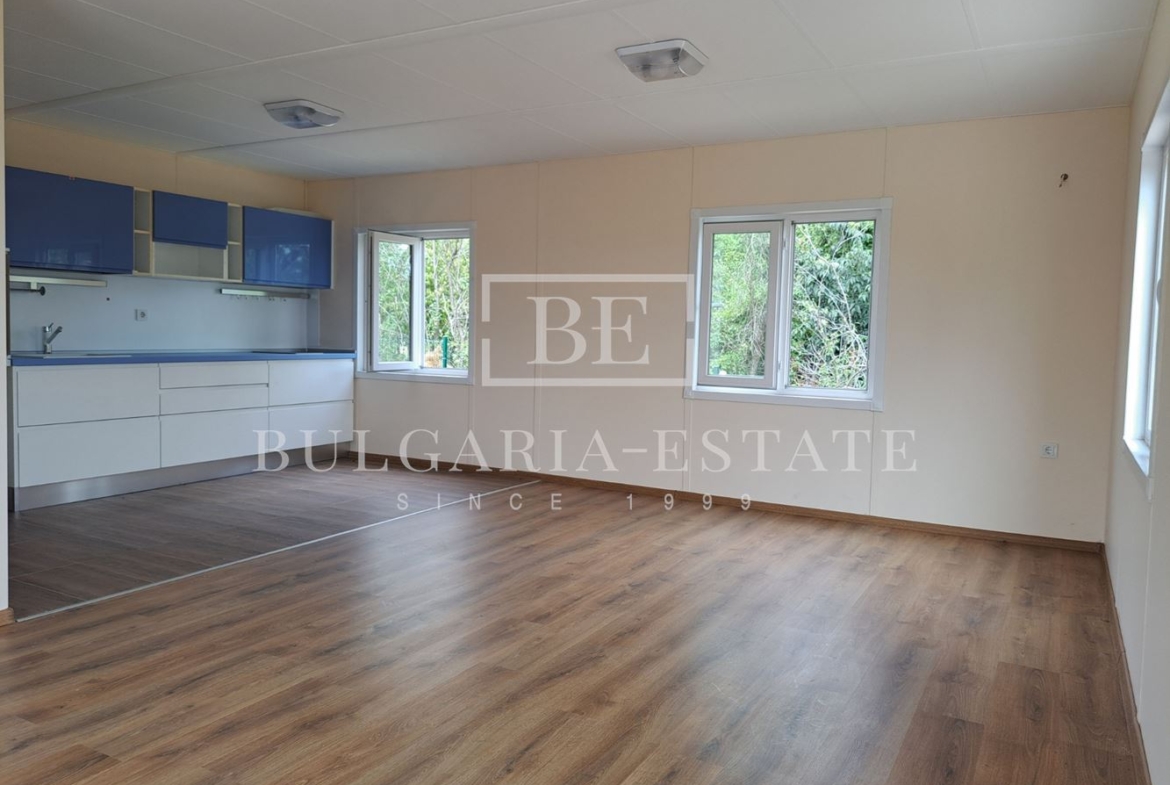 Просторна и модерна къща в село Чайка, община Провадия - 0