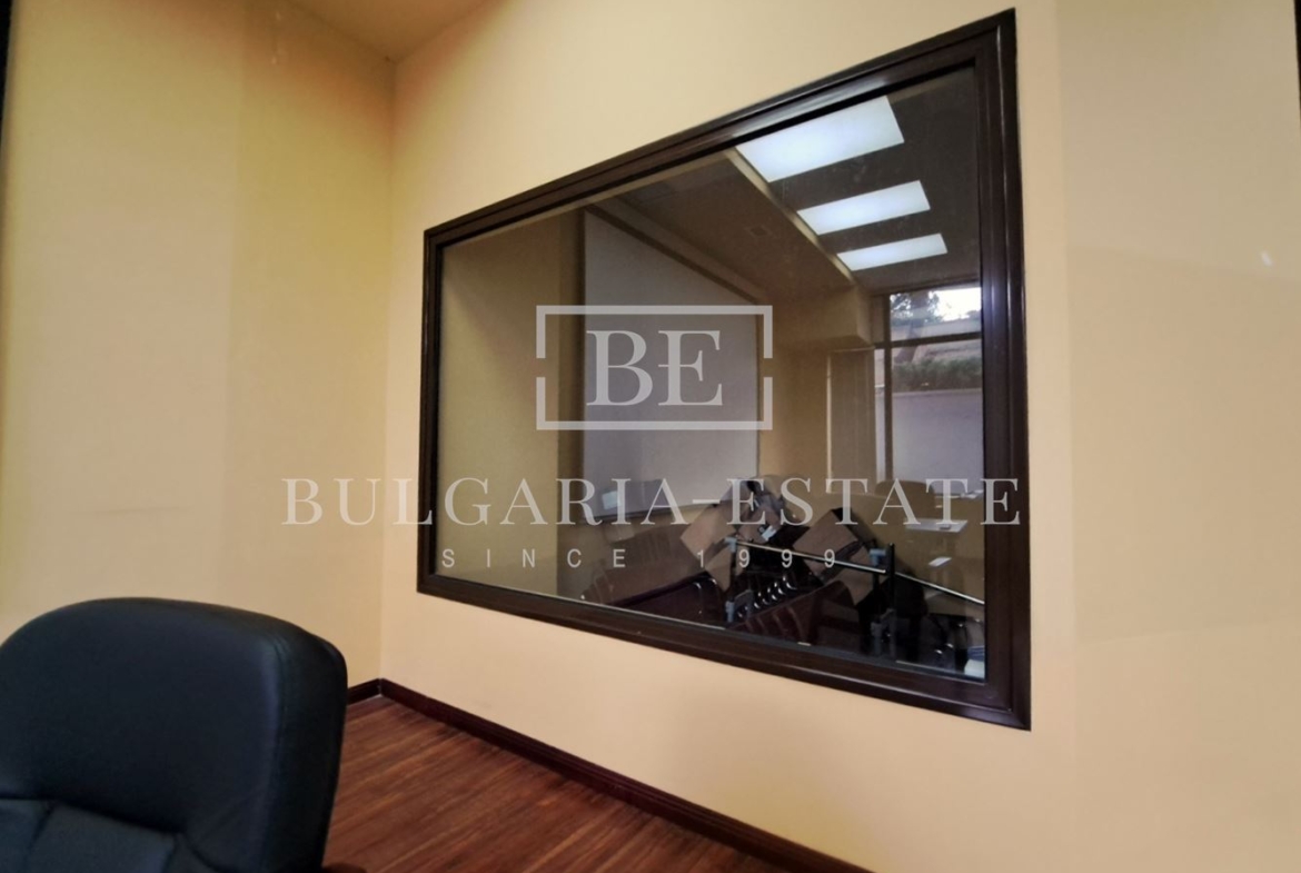 Office in residential building - 137sq.m, Kabacum - 0