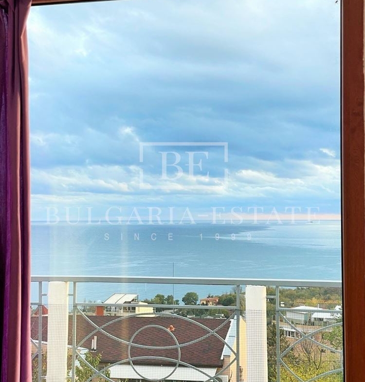 Къща в кв. Бриз, 240 кв.м. РЗП, гледка море - 0