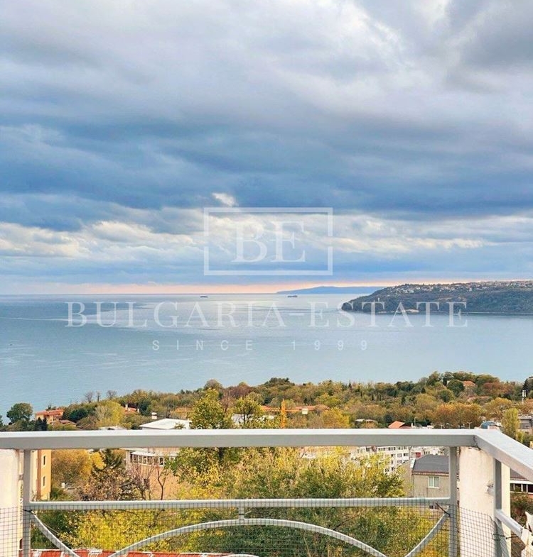 Къща в кв. Бриз, 240 кв.м. РЗП, гледка море - 0