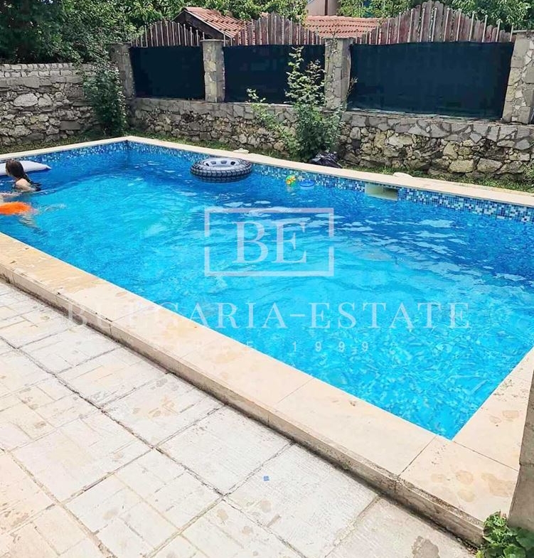 Къща в кв. Бриз, 240 кв.м. РЗП, гледка море - 0