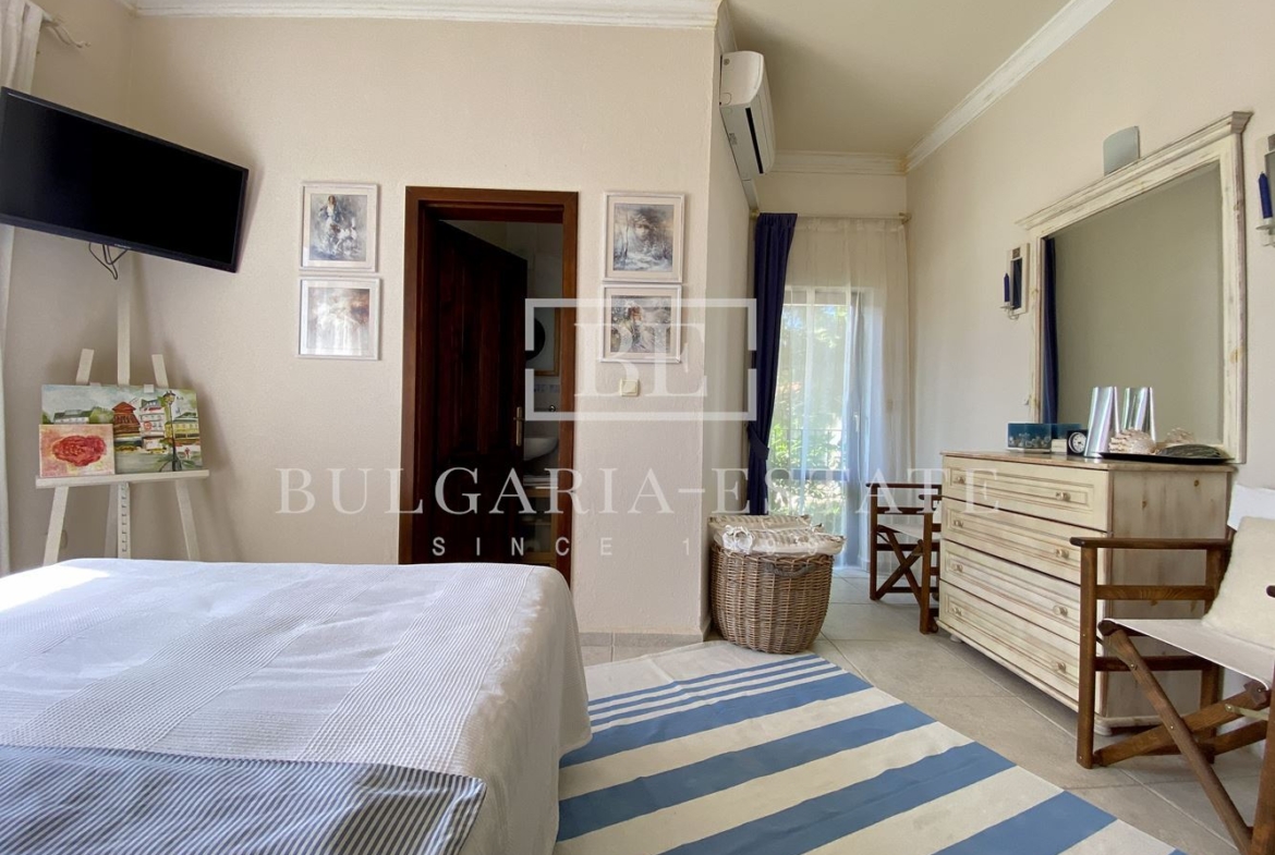 Элитный дом с бассейном, сауной, рядом с пляжем Кабакум, город. 515 кв. м. Площадь этажа, 4 спальни - 0