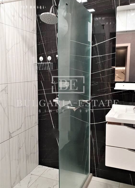 Двустаен апартамент с ПАРКОМЯСТО - Св. Св. Константин и Елена - 0