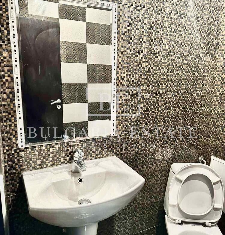 Трехкомнатная южная квартира - 75 кв.м, Зимний кинотеатр Тракия - 0