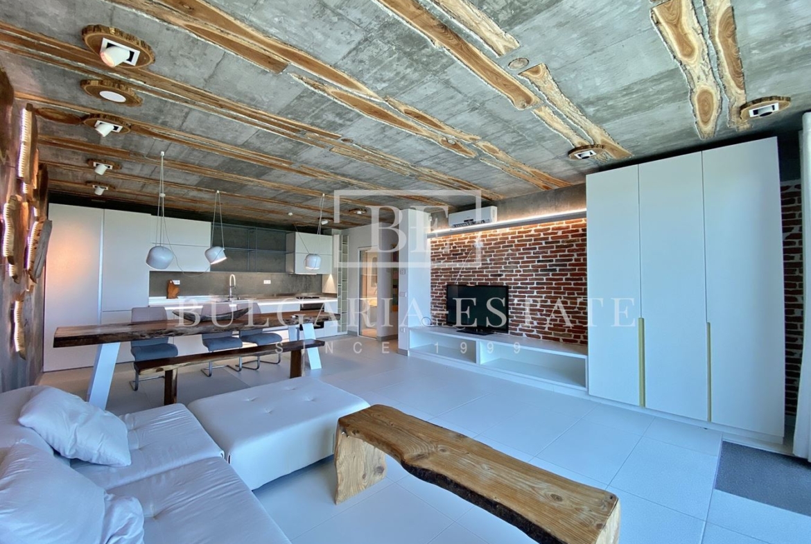 Уникальная трехкомнатная квартира "PURITY" с двориком, вид на море, ул. Николая, г. Варна - 0