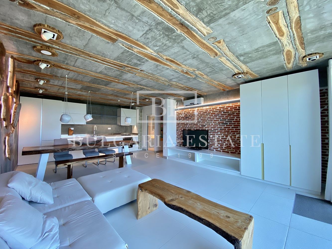 Уникальная трехкомнатная квартира "PURITY" с двориком, вид на море, ул. Николая, г. Варна-0 Уникальная трехкомнатная квартира "PURITY" с двориком, вид на море, ул. Николая, г. Варна - 0