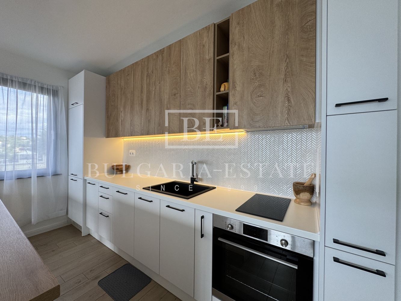 Обзаведен тристаен (98 кв.м.) в бутикова сграда с АКТ 16, м-т Св. Никола, готов за нанасяне-0 Обзаведен тристаен (98 кв.м.) в бутикова сграда с АКТ 16, м-т Св. Никола, готов за нанасяне - 0