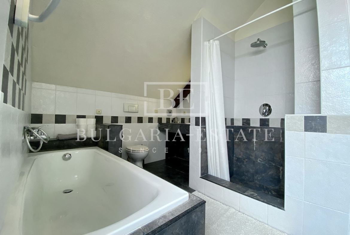 Элитный дом с бассейном, сауной, рядом с пляжем Кабакум, город. 515 кв. м. Площадь этажа, 4 спальни - 0