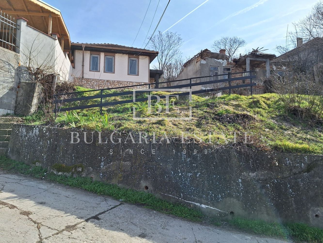 Отремонтированный дом с двором и флигелем в г. Тутракан - отличное расположение! Отремонтированный дом с двором и флигелем в городе. 0