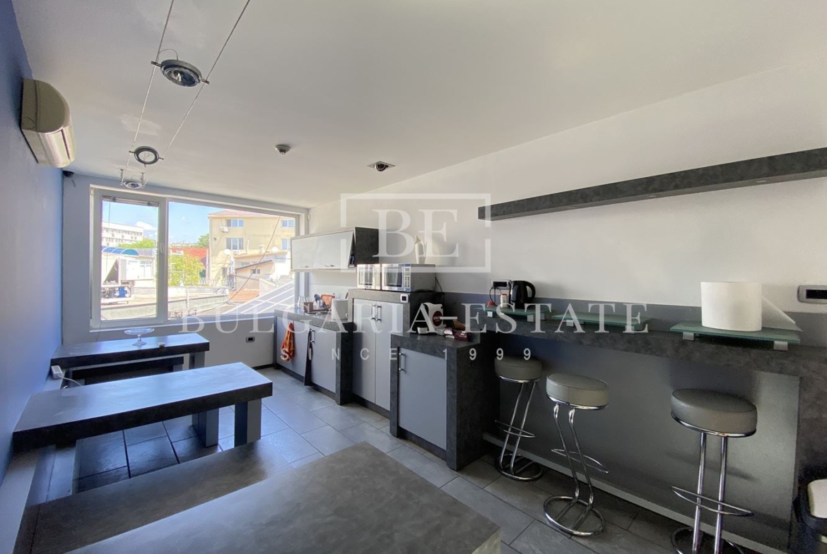 Leerstehende Bürofläche in einem Bürogebäude inklusive aller monatlichen Kosten, FERNSEHEN, INTERNET, CAFE UND WASSER, TOP-LAGE - 0