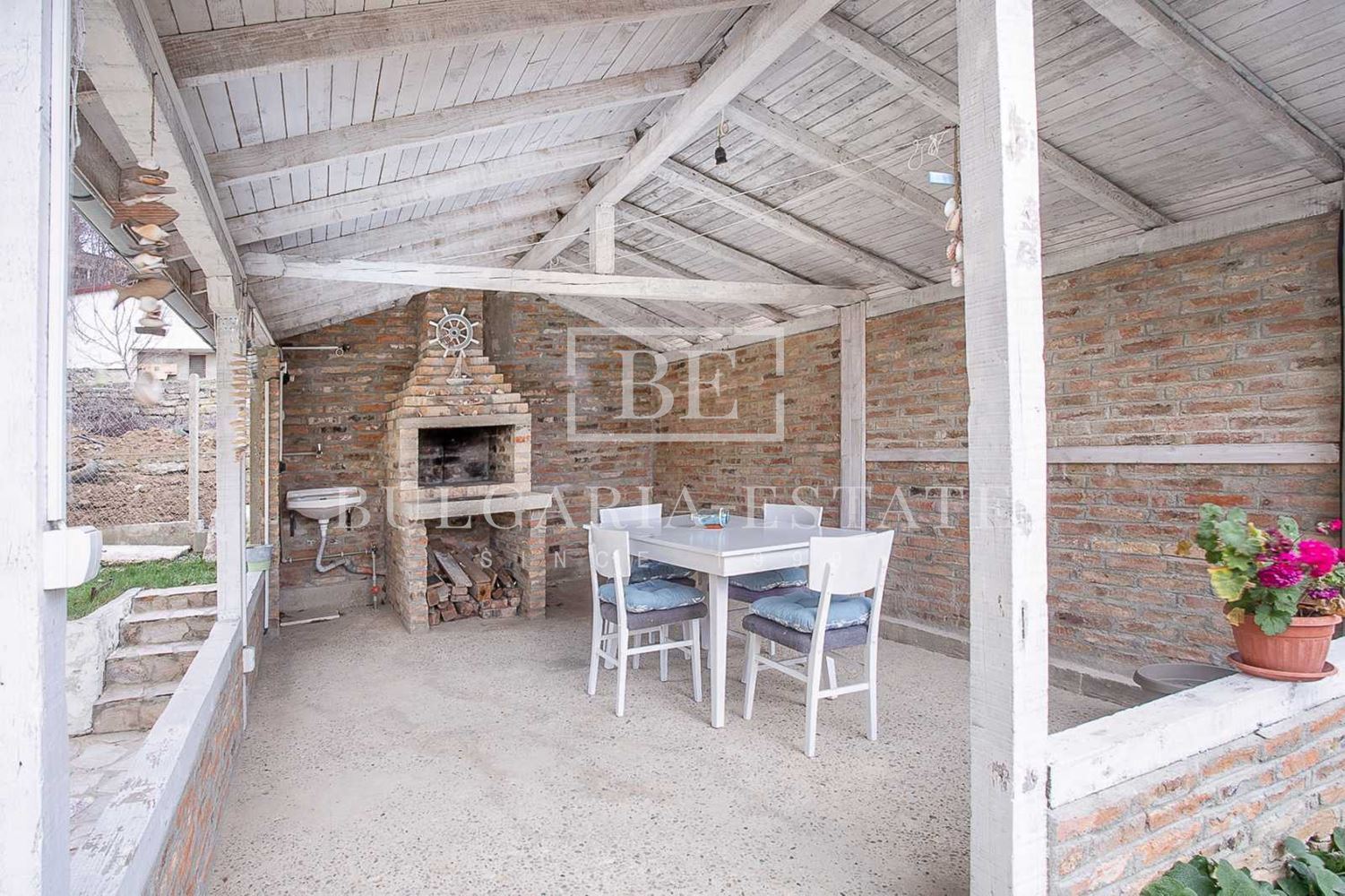 Big house near the sea - 0