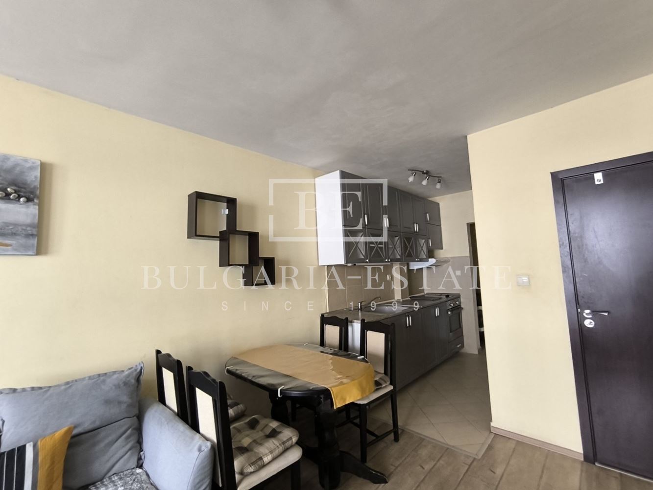 Новая, современная меблированная квартира в. Левски 1, комплекс „Вива“ - 0