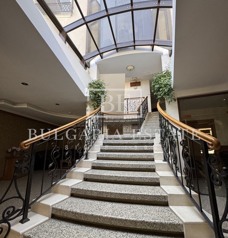 Мезонет с 4 спаплни, 5 минути пеша от Морската Градина, кв. Бриз, 225 кв.м. - 0