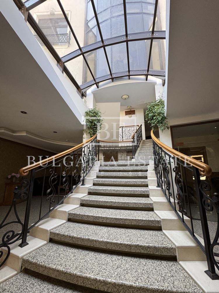 Мезонет с 4 спаплни, 5 минути пеша от Морската Градина, кв. Бриз, 225 кв.м. - 0