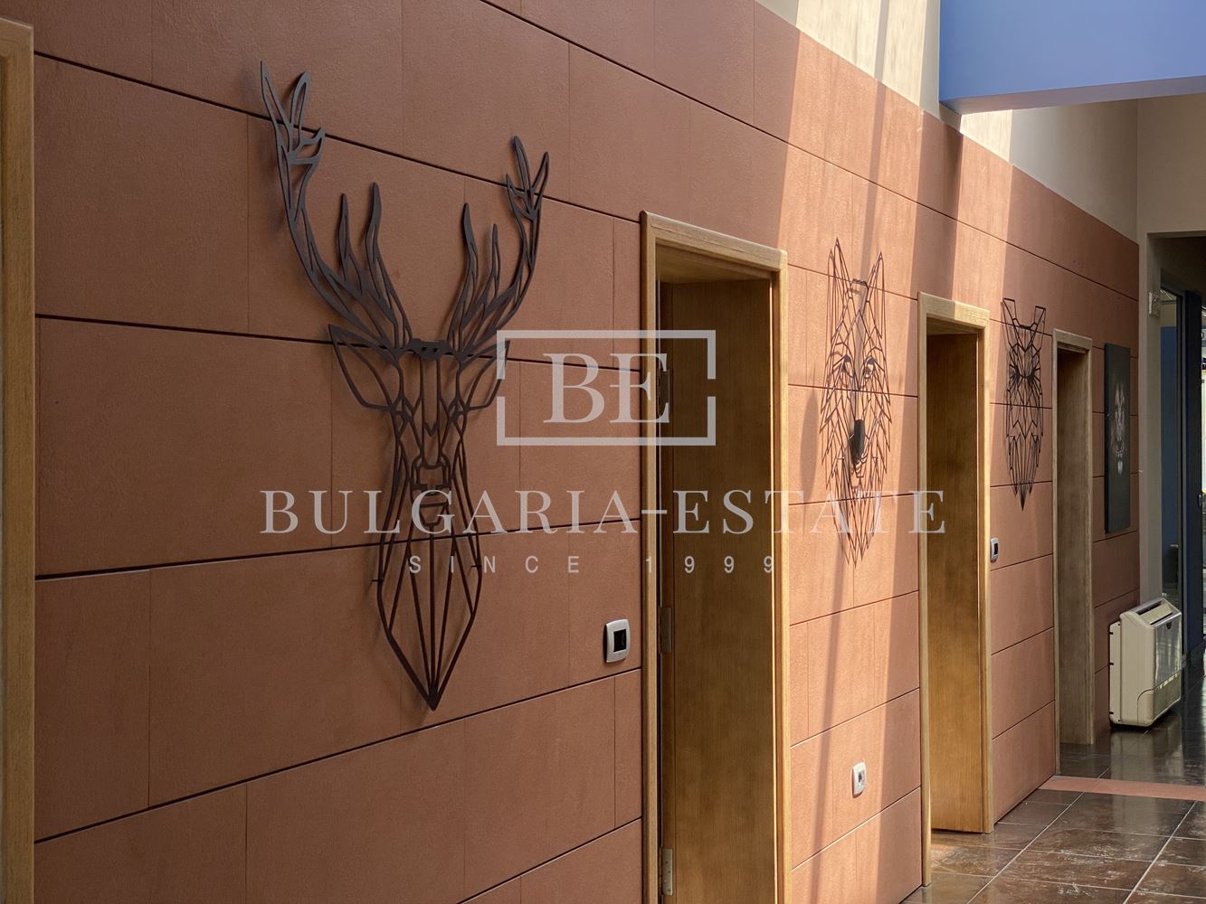 Leerstehende Bürofläche in einem Bürogebäude inklusive aller monatlichen Kosten, FERNSEHEN, INTERNET, CAFE UND WASSER, TOP-LAGE - 0