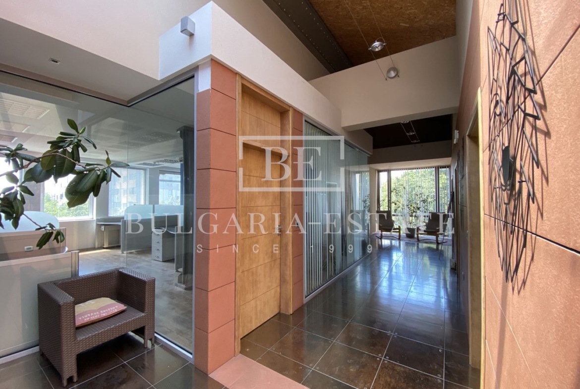 Leerstehende Bürofläche in einem Bürogebäude inklusive aller monatlichen Kosten, FERNSEHEN, INTERNET, CAFE UND WASSER, TOP-LAGE - 0