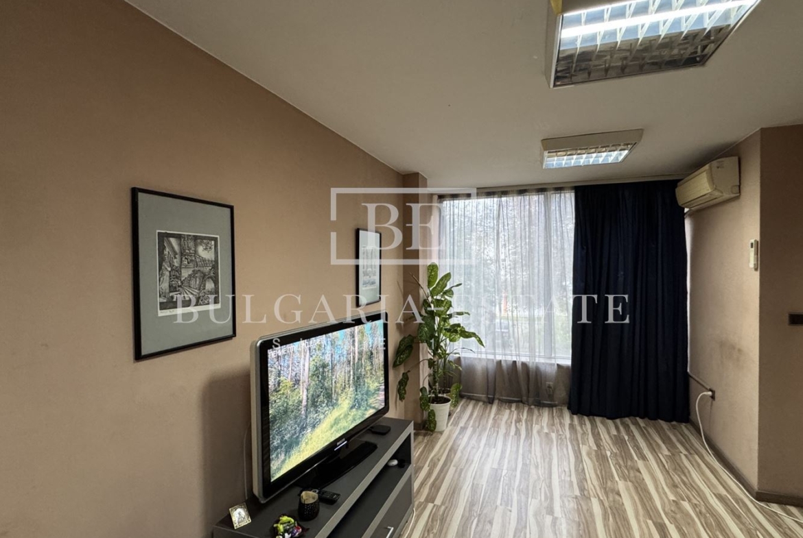 Эксклюзив! Трехкомнатная квартира с потенциалом - Цветочный квартал, Варна - 0