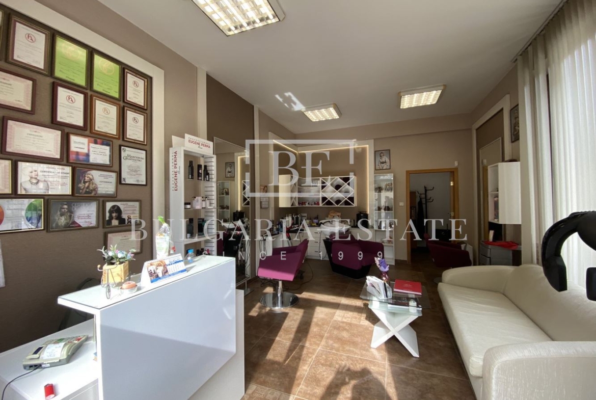 Помещение със статут МАГАЗИН, ползва се като фризьорски салон - ул. ЧАТАЛДЖА 20 - 0