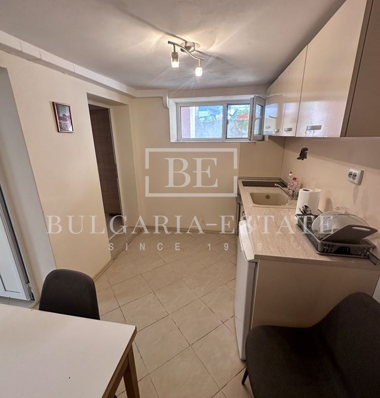 Уютен и функционален сутеренен етаж с две спални в отлично разположен район - 0