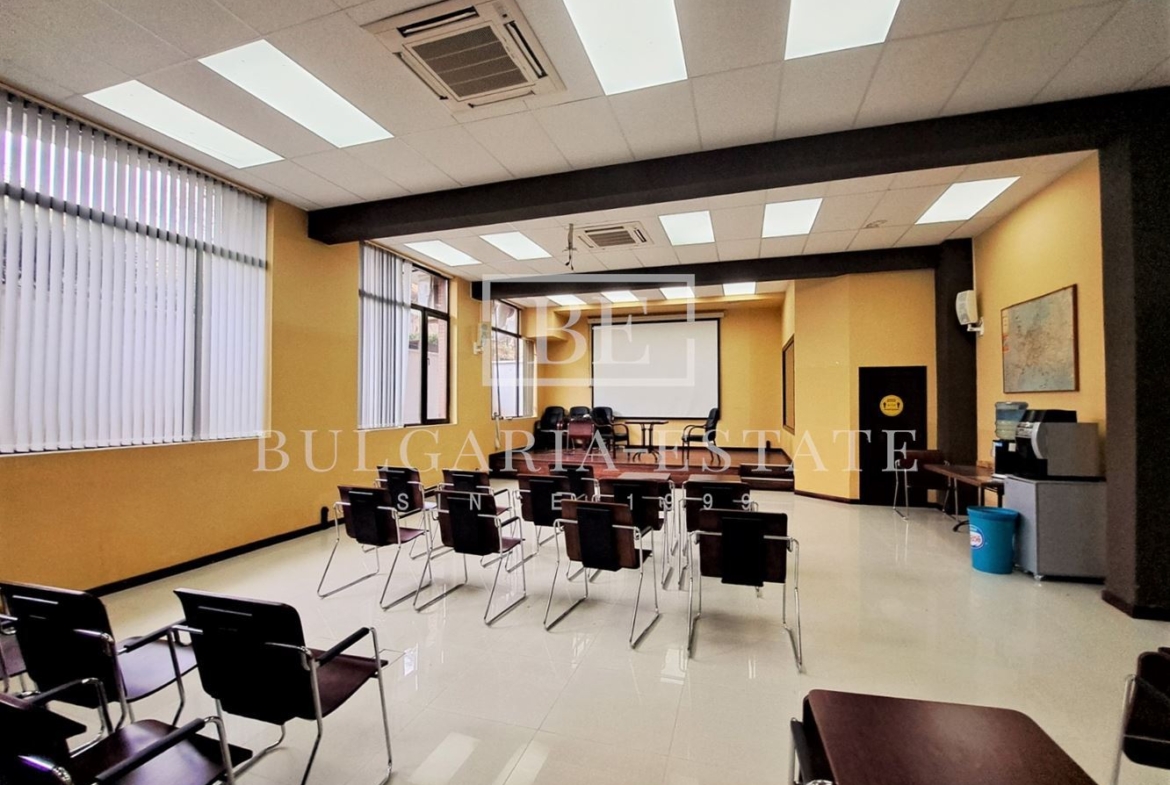 Office in residential building - 137sq.m, Kabacum - 0