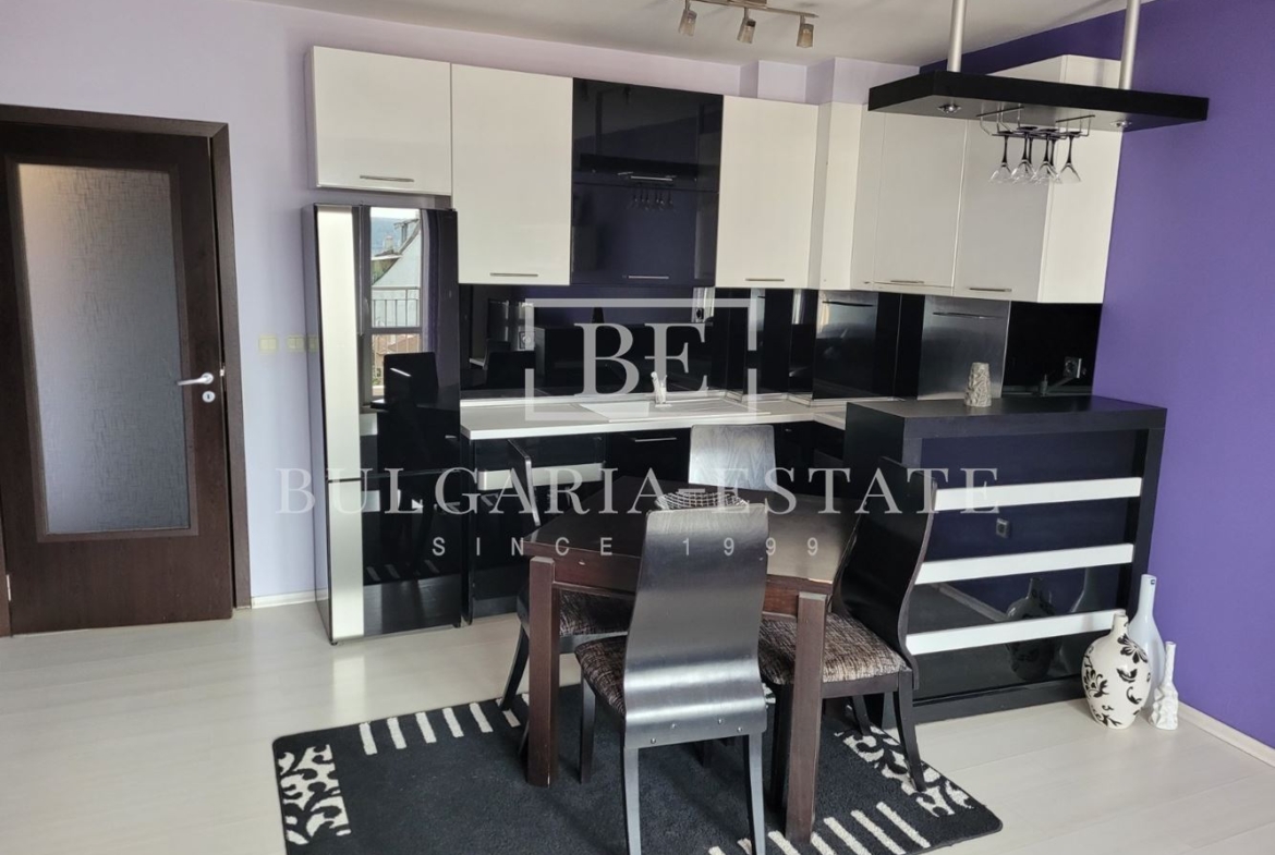 Просторен Тристаен Апартамент в Христо Ботев - 0