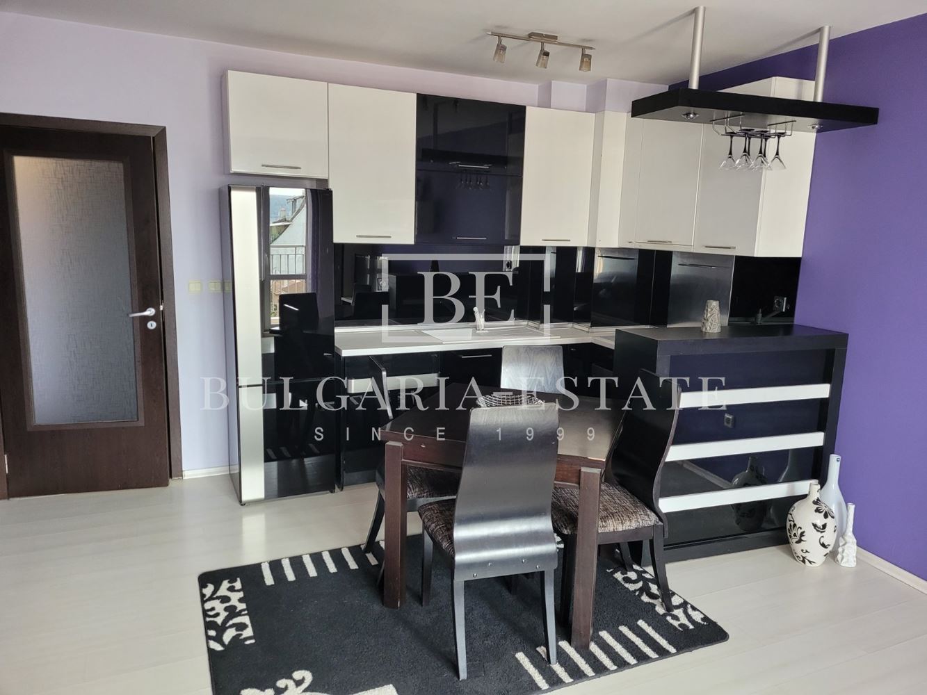 Просторен Тристаен Апартамент в Христо Ботев - 0