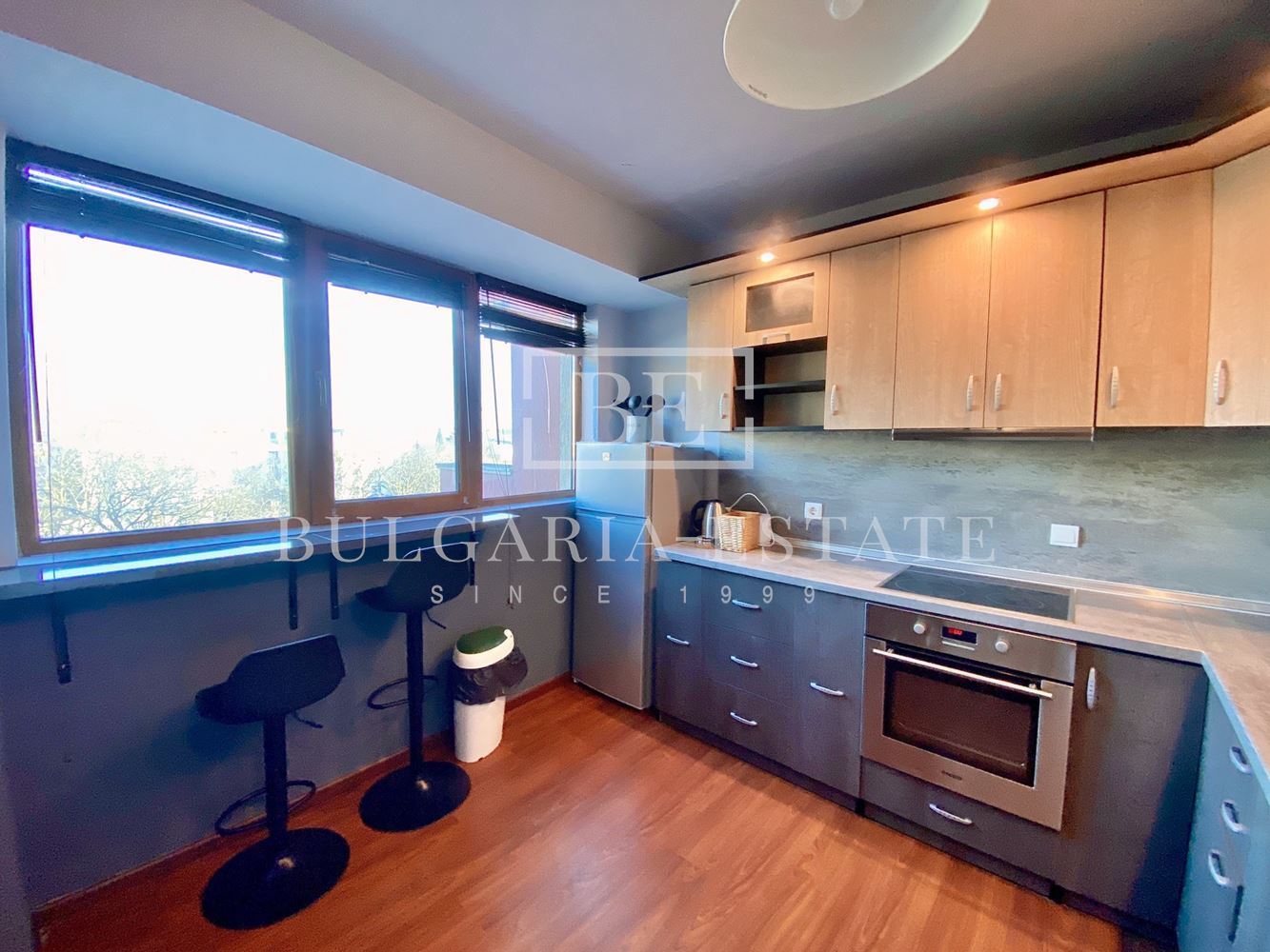 Квартира "ОАЗИС", Золотые пески, Варна в закрытом комплексе с бассейном, парковочное место - 0