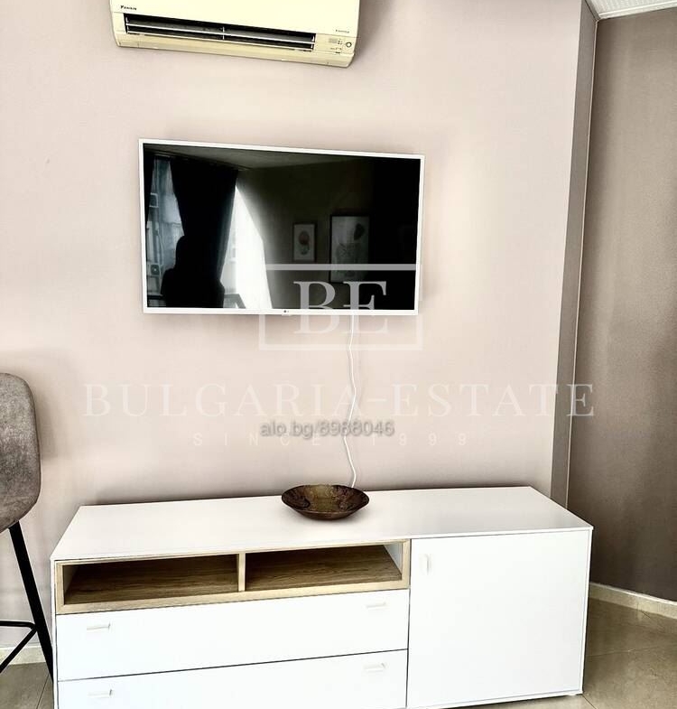 Трехкомнатная южная квартира - 75 кв.м, Зимний кинотеатр Тракия - 0