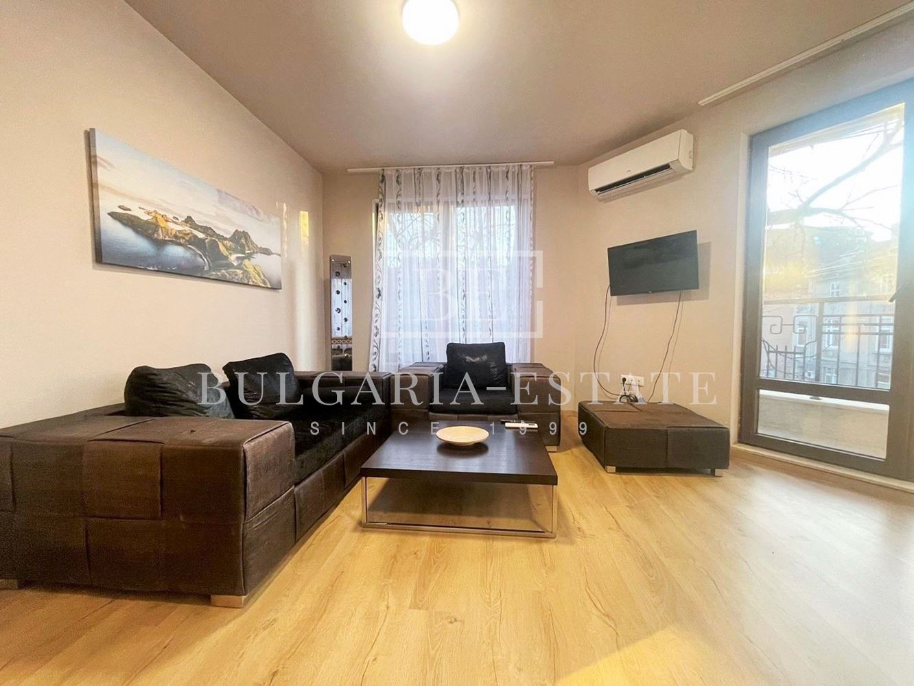 Тристаен апартамент до Starbucks-0 Тристаен апартамент до Starbucks - 0