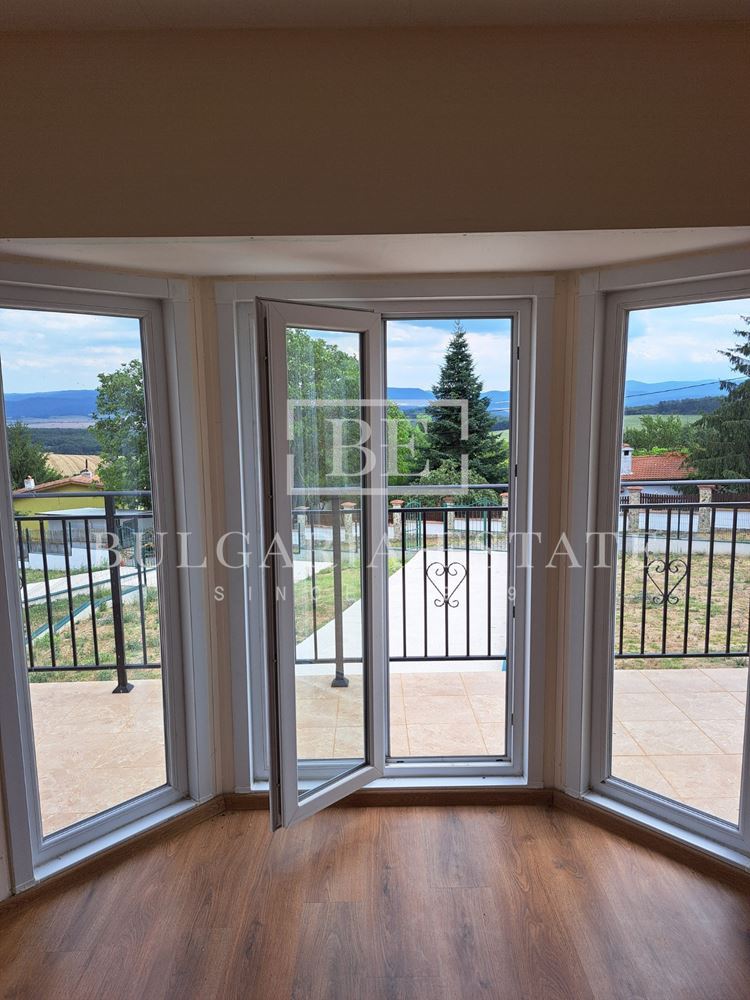 Просторна и модерна къща в село Чайка, община Провадия-0 Просторна и модерна къща в село Чайка, община Провадия - 0