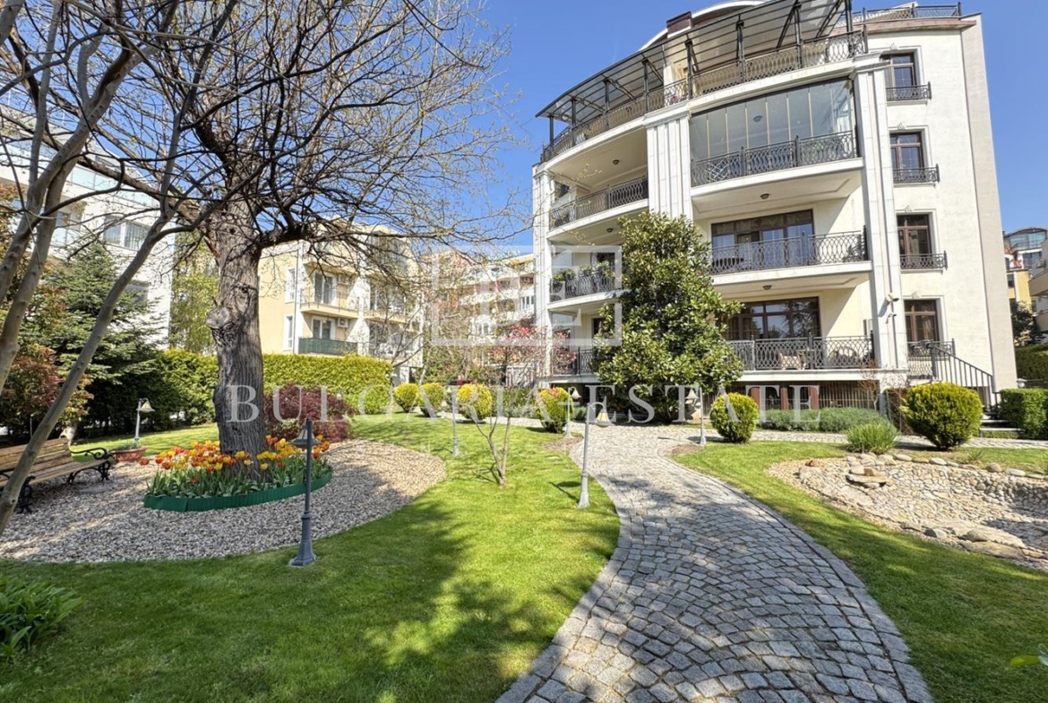 Мезонет с 4 спаплни, 5 минути пеша от Морската Градина, кв. Бриз, 225 кв.м. - 0