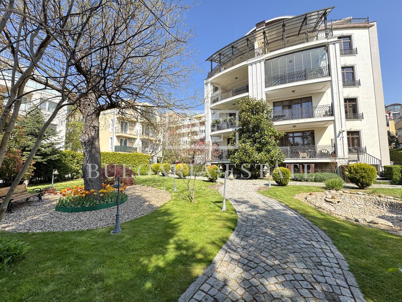 Мезонет с 4 спаплни, 5 минути пеша от Морската Градина, кв. Бриз, 225 кв.м. - 0