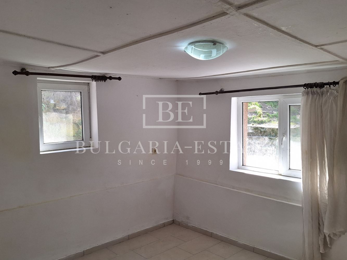 Отремонтированный дом с двором и флигелем в г. Тутракан - отличное расположение! Отремонтированный дом с двором и флигелем в городе. 0