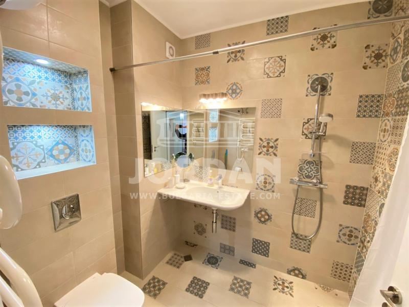 Под наем 4-стаен - Идеален Център 120m² - 0