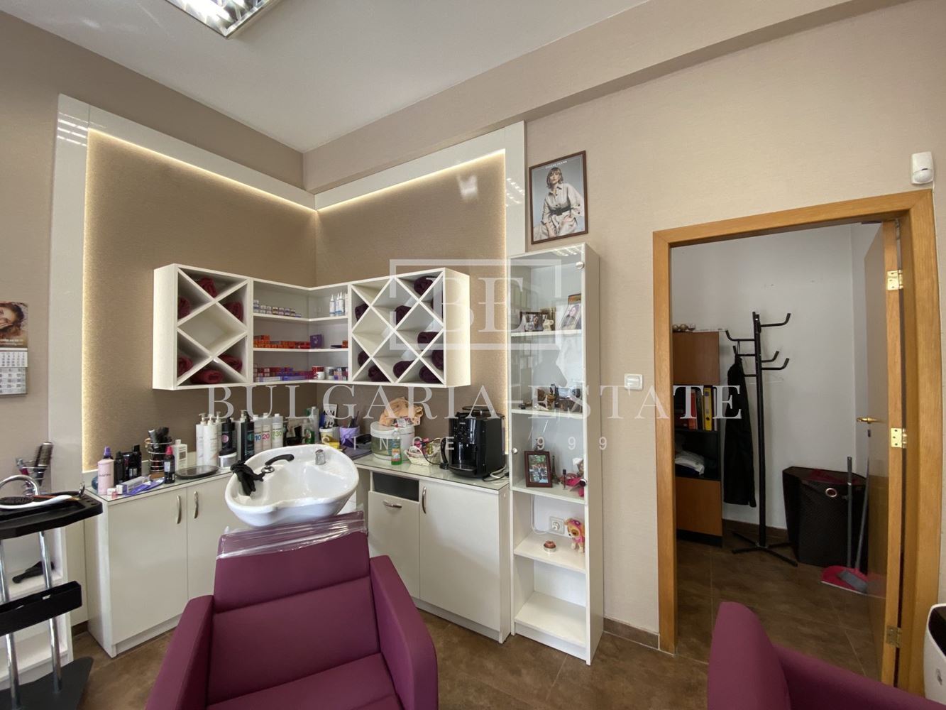 Помещение със статут МАГАЗИН, ползва се като фризьорски салон - ул. ЧАТАЛДЖА 20 - 0
