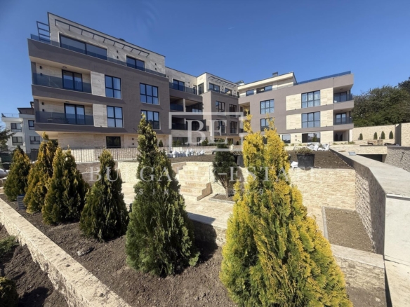 Удивительная 4-комнатная квартира с огромной гостиной и тремя большими спальнями, юго-запад - 0