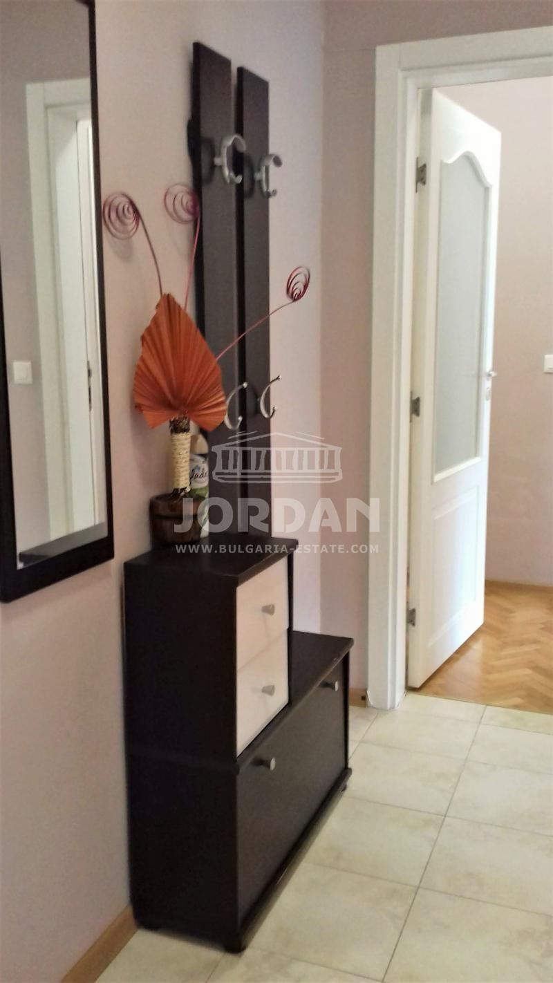 Тристаен апартамент до ФК-0 Тристаен апартамент до ФК - 0