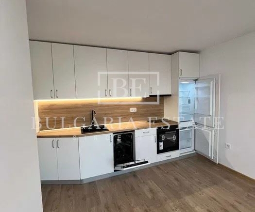 Тристаен апартамент в отлично състояние - 0