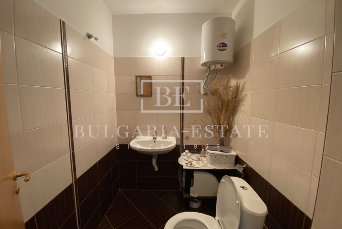 Помещение със статут МАГАЗИН, ползва се като фризьорски салон - ул. ЧАТАЛДЖА 20 - 0