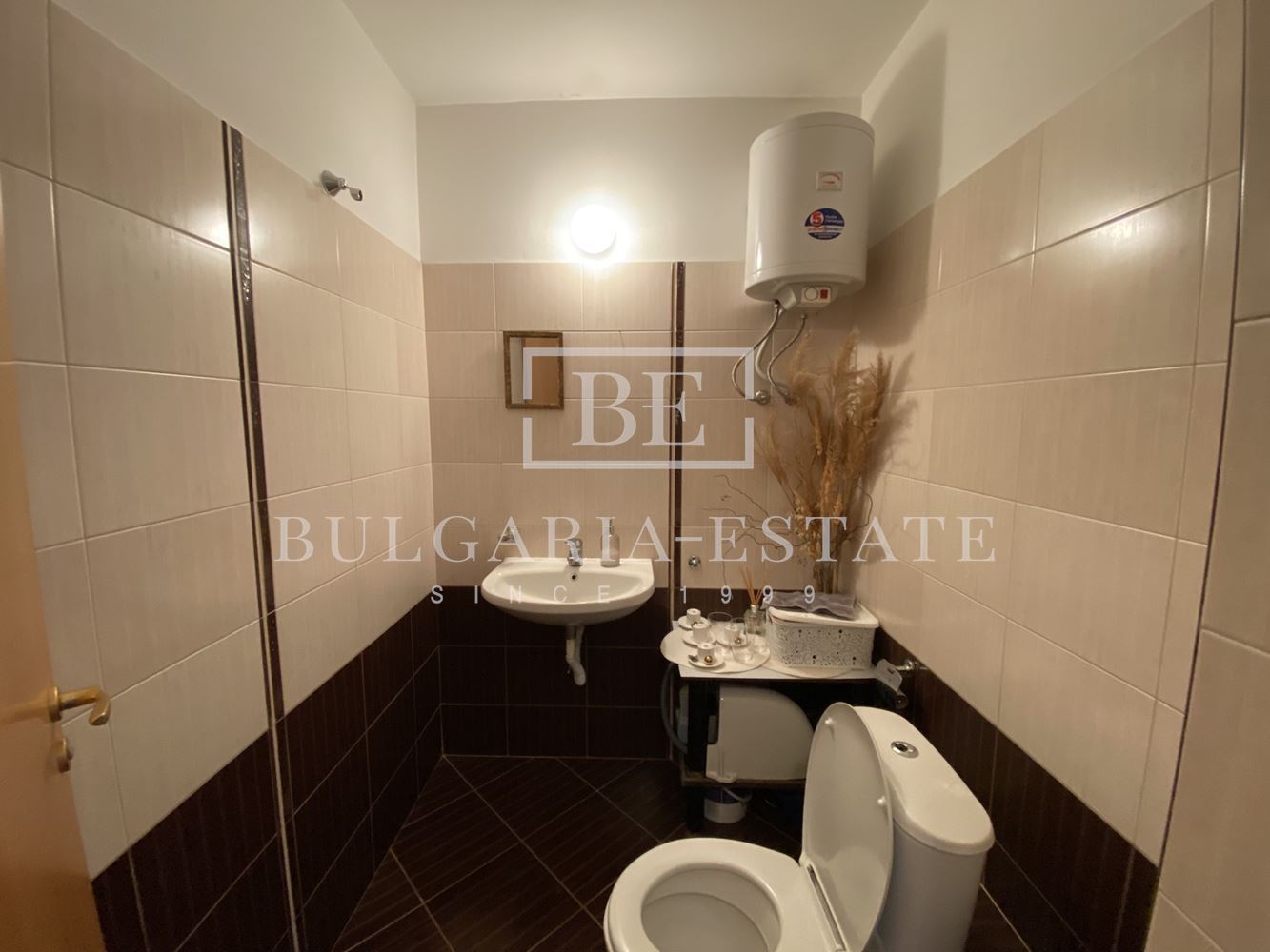 Помещение със статут МАГАЗИН, ползва се като фризьорски салон - ул. ЧАТАЛДЖА 20 - 0