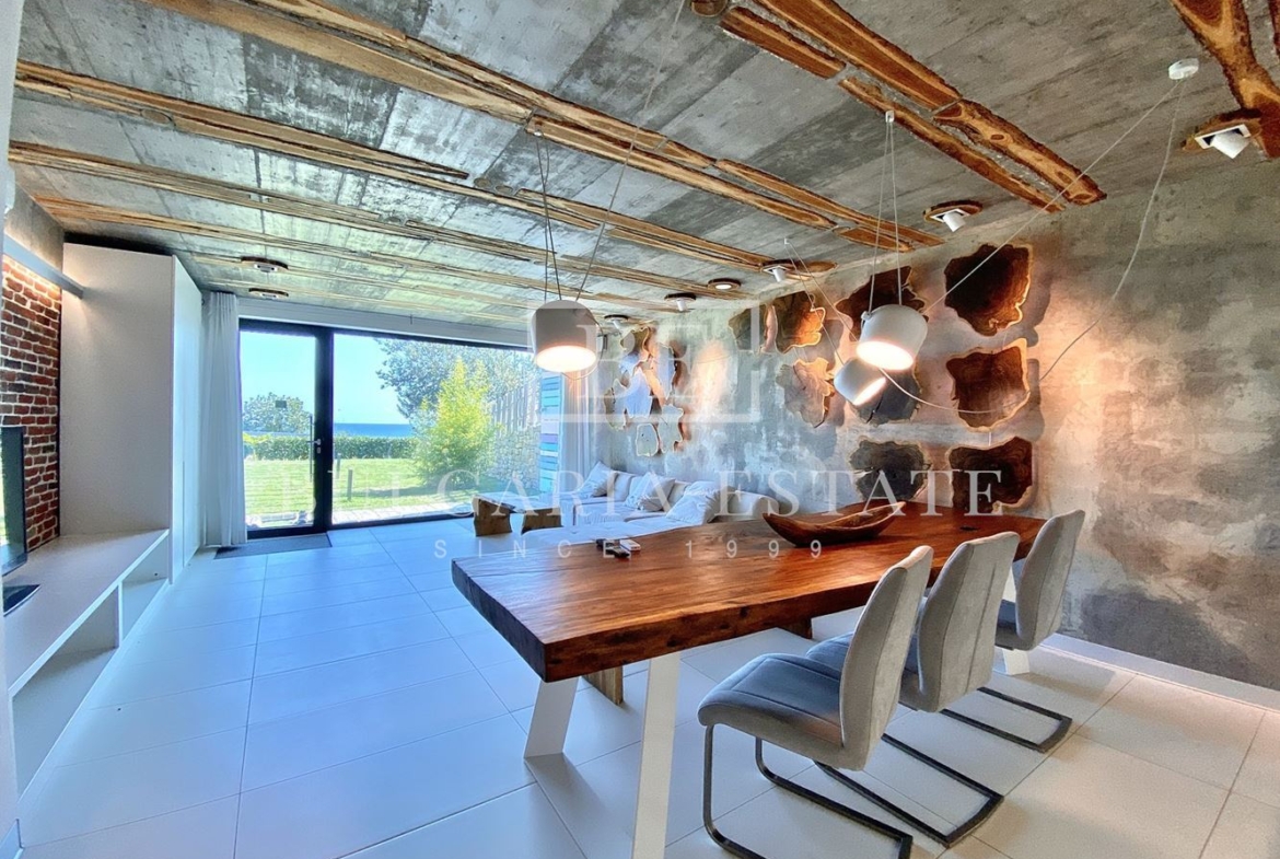 Уникальная трехкомнатная квартира "PURITY" с двориком, вид на море, ул. Николая, г. Варна - 0