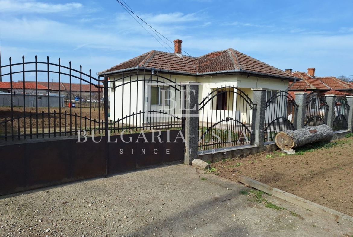 EXCLUSIVE! For sale is a neat massive house in the town of. A beautiful massive house in Tutrakan! REDUCED PRICE FROM 17.07.2025 - 0