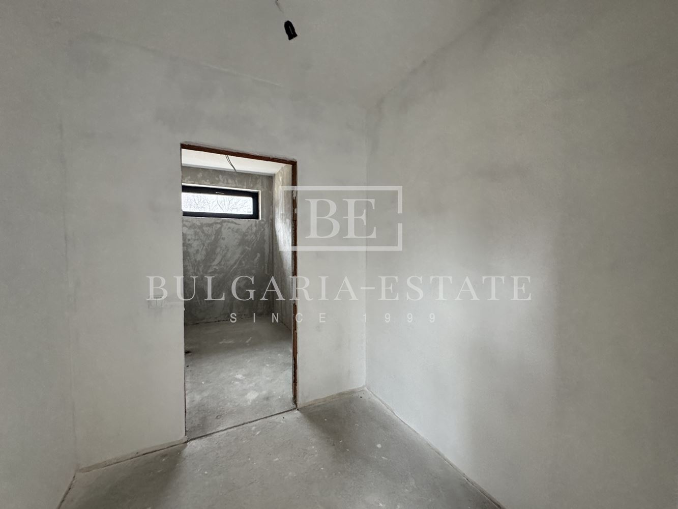 Невероятен 4-стаен апартамент с огромна дневна и три големи спални, Югозапад - 0