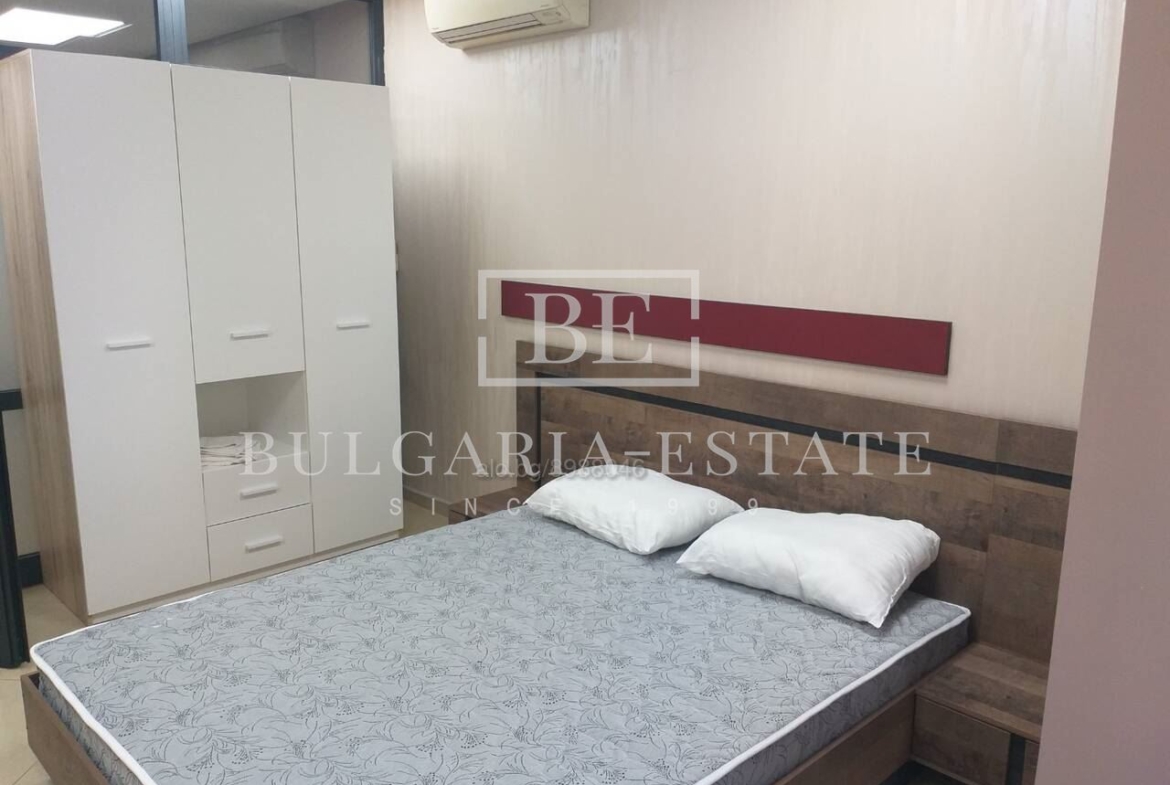 Трехкомнатная южная квартира - 75 кв.м, Зимний кинотеатр Тракия - 0