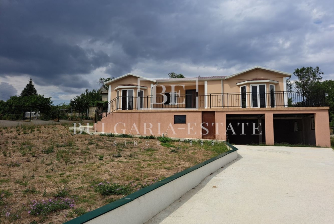 Просторна и модерна къща в село Чайка, община Провадия - 0